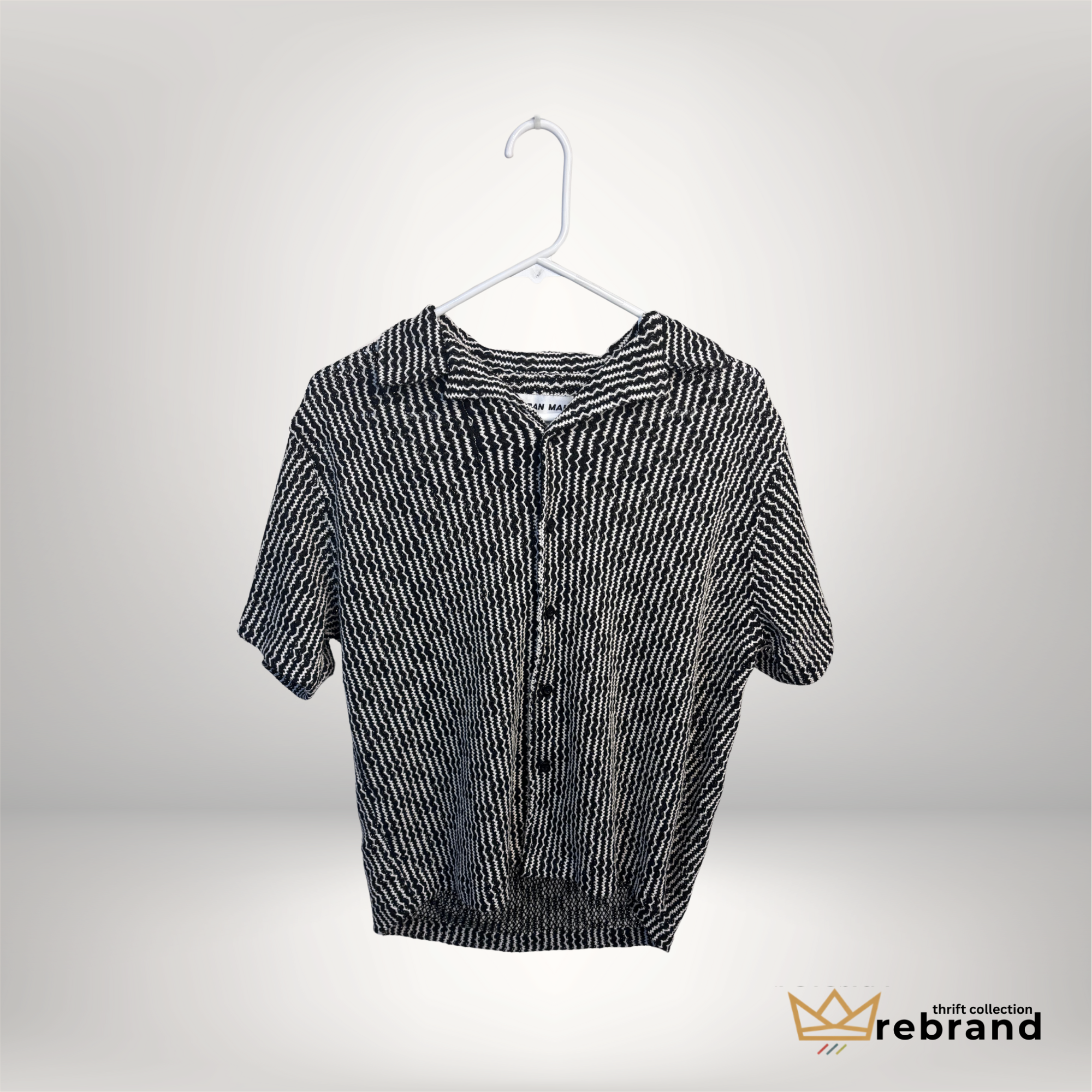 Urban Man Textured Knit Polo Shirt – Black & White Minimalist Short Sleeve (Size Small)