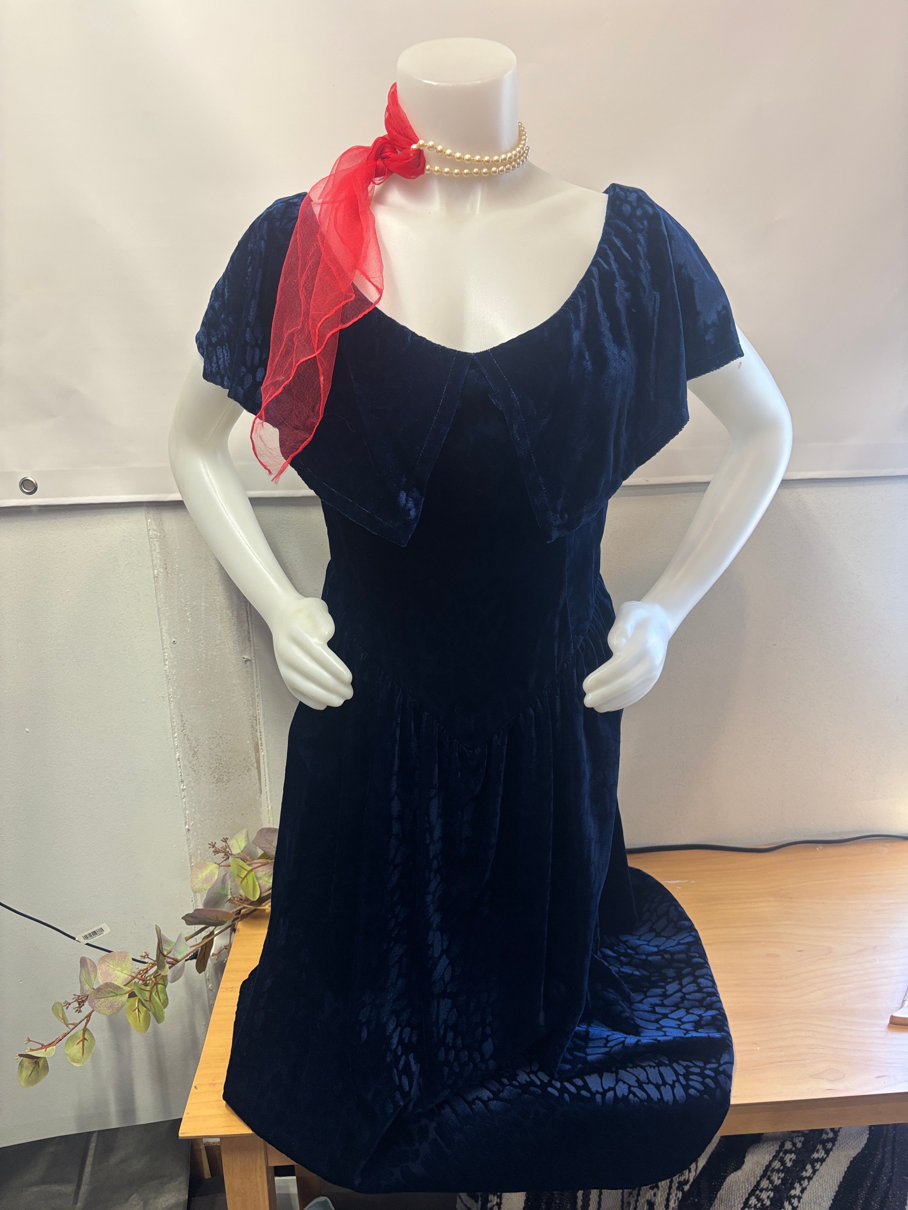 Linda Lundstrom velvet vintage navy dress size small