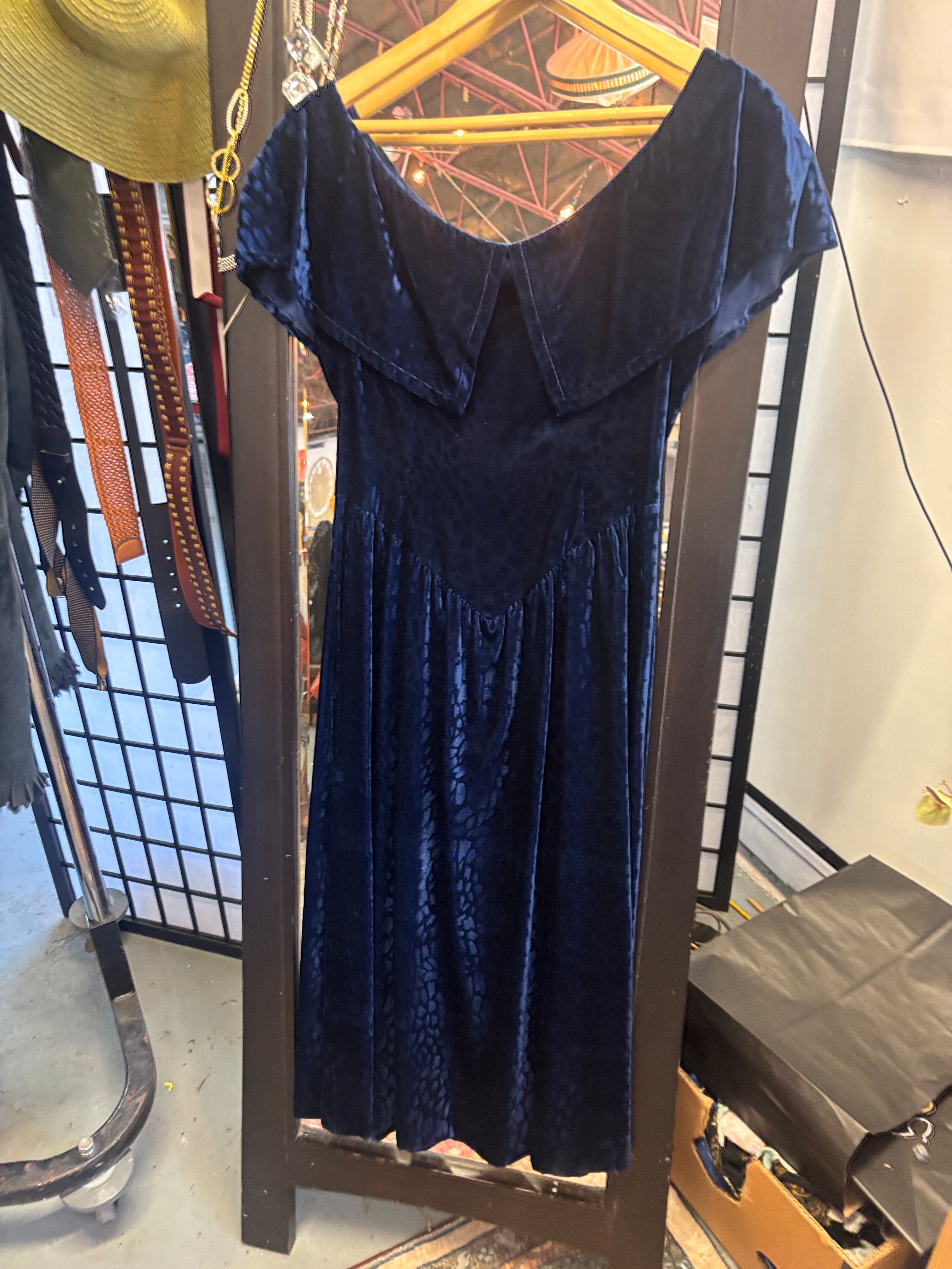 Linda Lundstrom velvet vintage navy dress size small