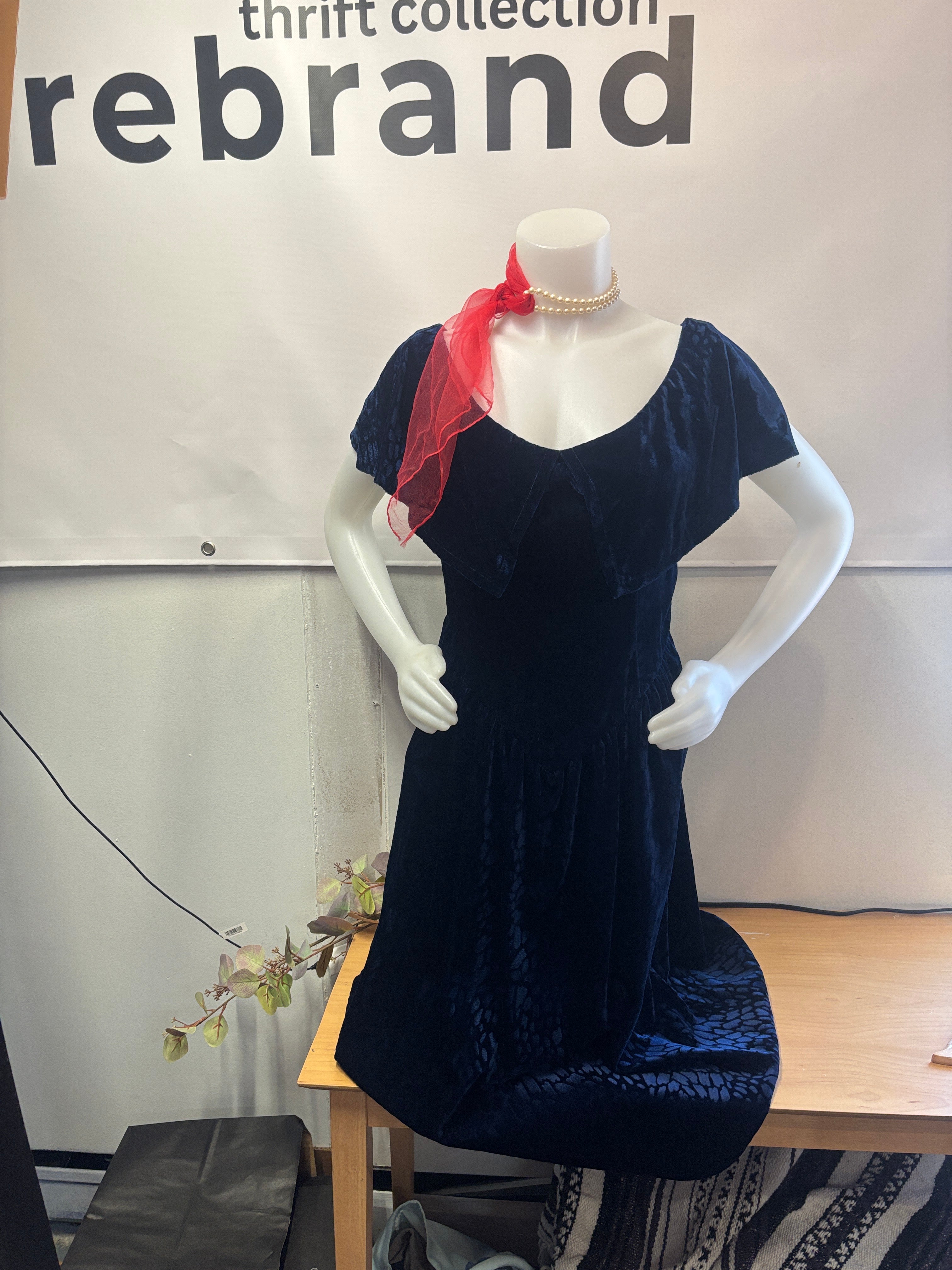 Linda Lundstrom velvet vintage navy dress size small